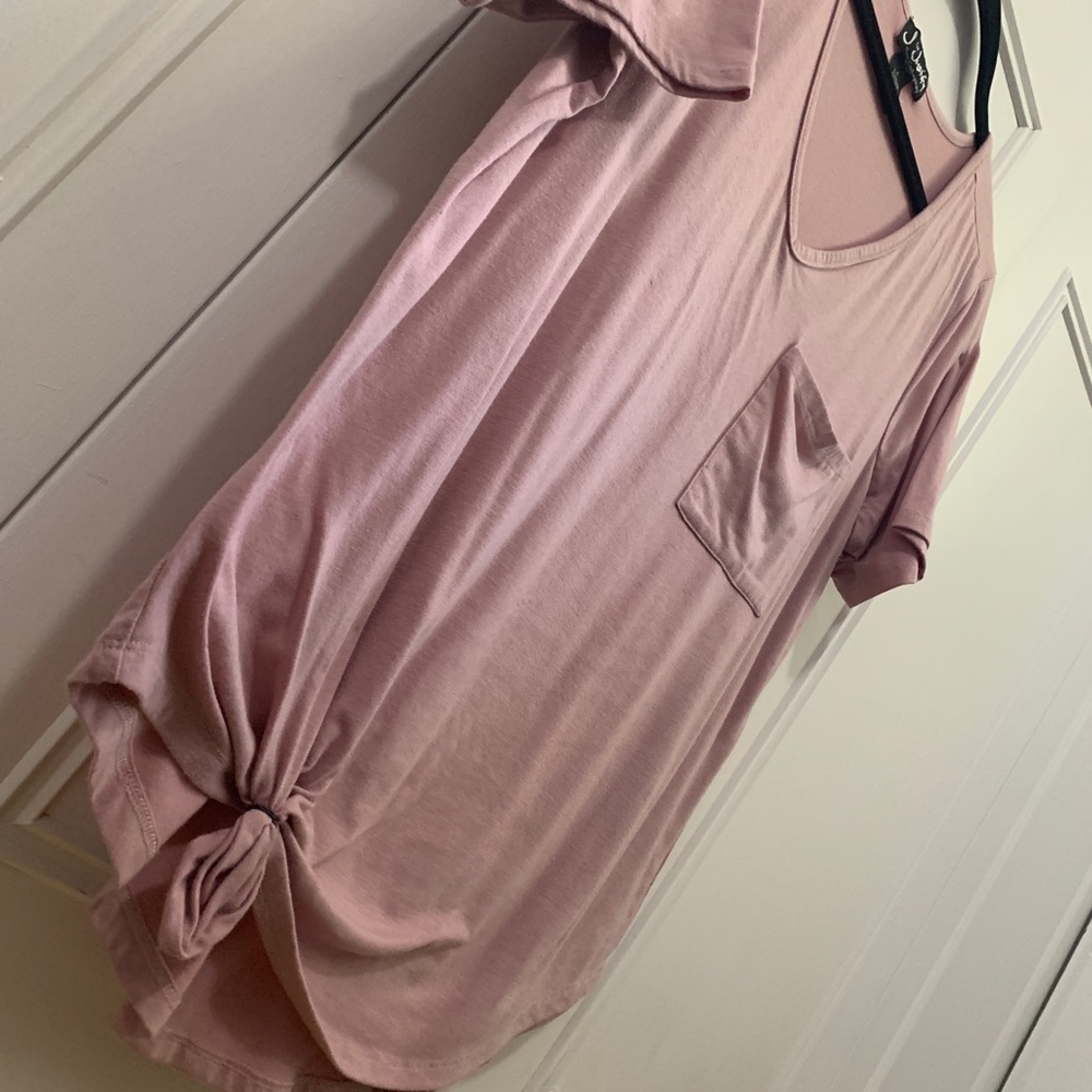 Pink V neck 🎀 - Picture 4 of 4